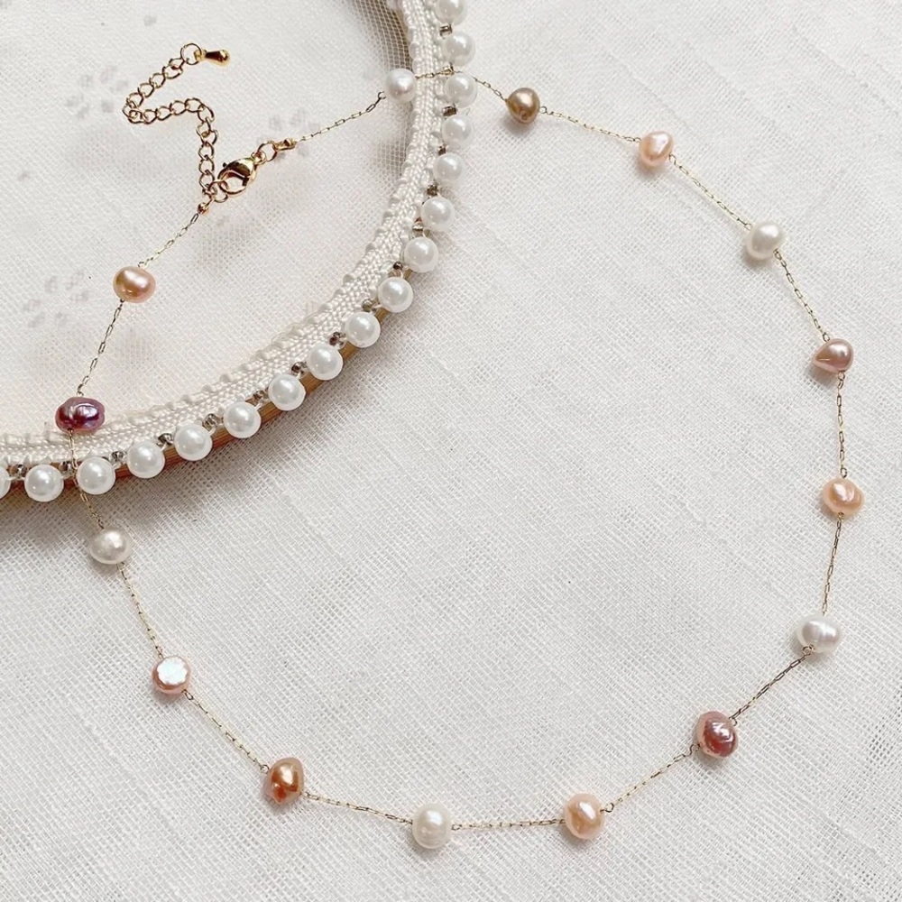 Elegant Pearl Necklace with Gold Chain